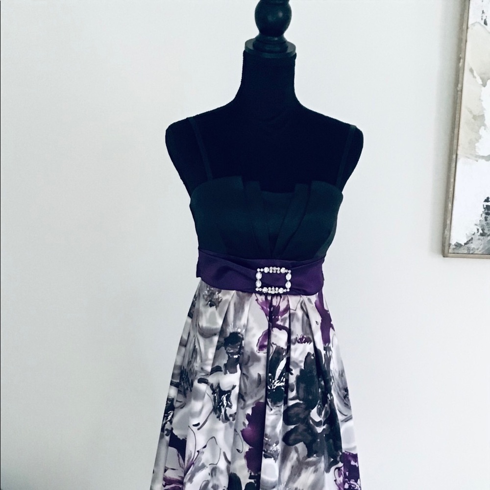 👗 Cute formal dress.